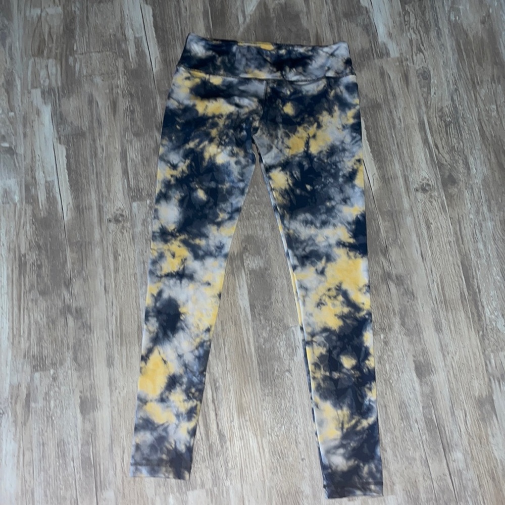 yellow and navy leggings